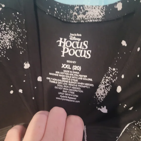Disney Black & Purple Hocus Pocus Cat Graphic Tee - Picture 3 of 4